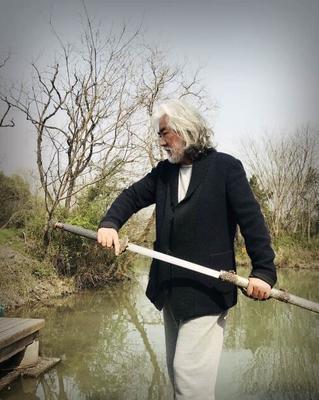 老骥伏枥！张纪中耍剑显“大侠”风范